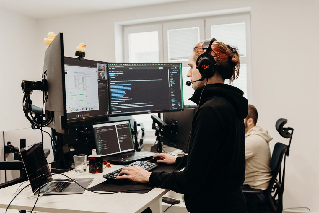 Pomůže vám, když jde do tuhého. Jak funguje pronájem IT týmu?